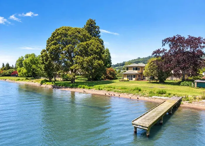 Shore Haven - Lakefront Pool Sleeps 8 Holiday home