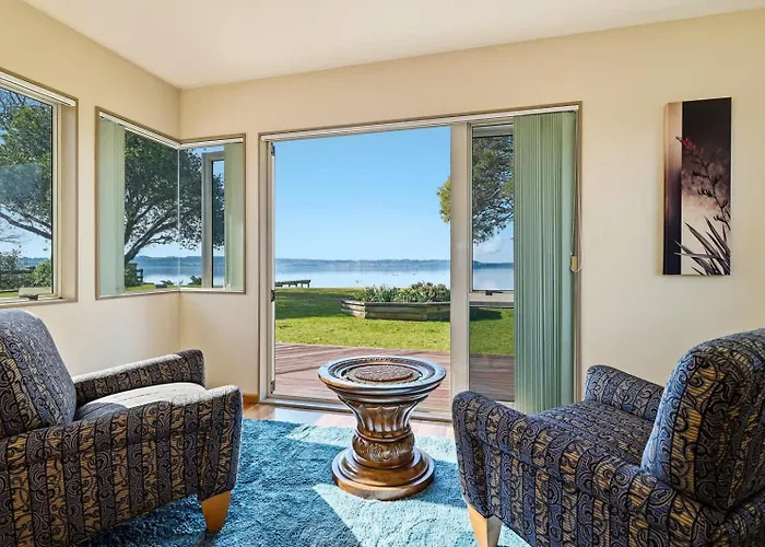 Holiday home Shore Haven - Lakefront Pool Sleeps 8 Rotorua
