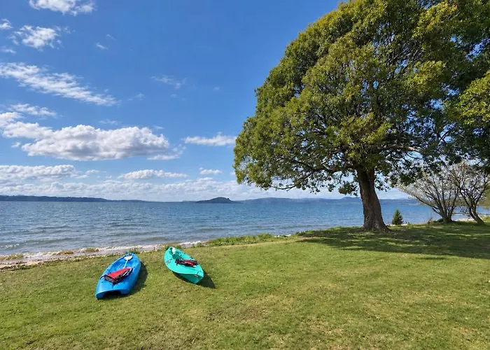 Shore Haven - Lakefront Pool Sleeps 8 Holiday home