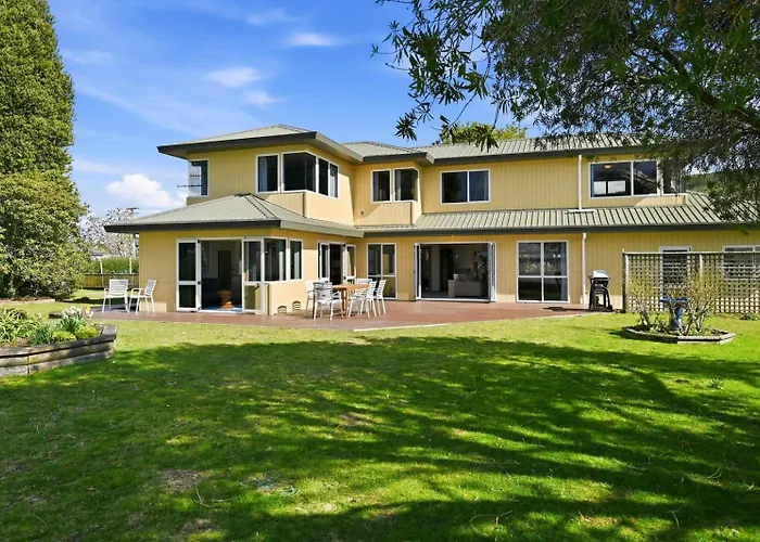 Holiday home Shore Haven - Lakefront Pool Sleeps 8 *