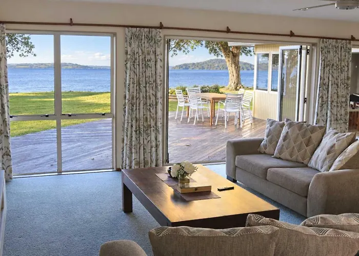 Shore Haven - Lakefront Pool Sleeps 8 *