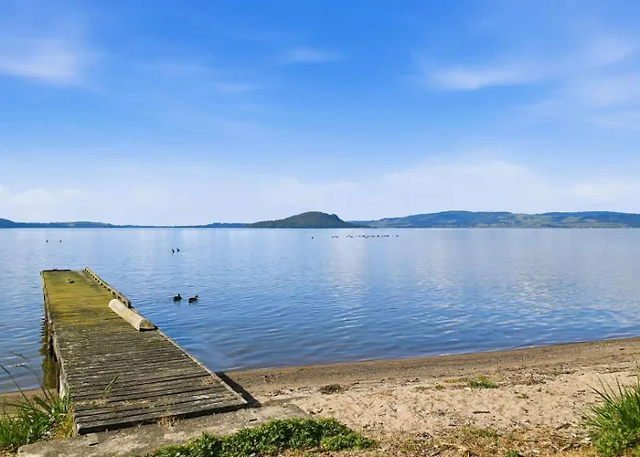 Shore Haven - Lakefront Pool Sleeps 8