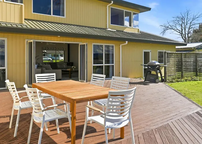 Shore Haven - Lakefront Pool Sleeps 8 Holiday home