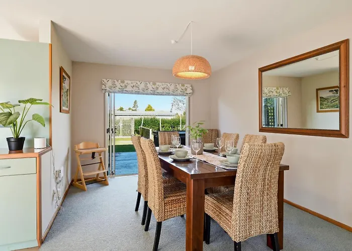 Shore Haven - Lakefront Pool Sleeps 8 Holiday home Rotorua