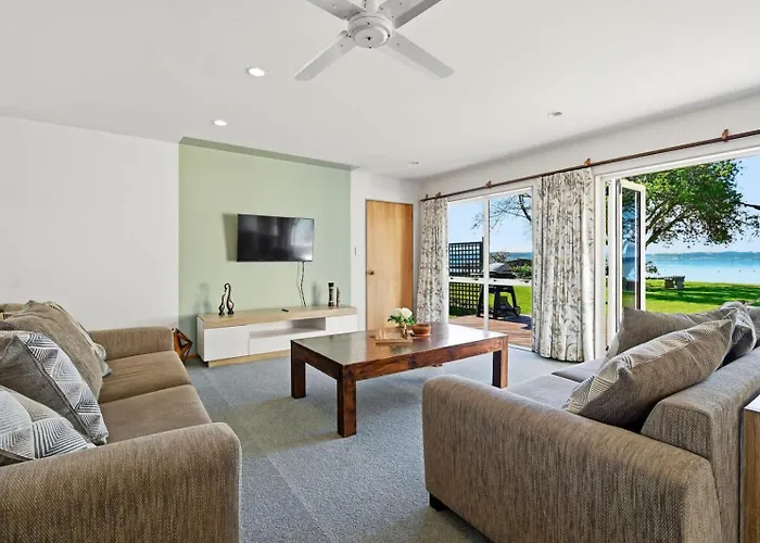 Shore Haven - Lakefront Pool Sleeps 8