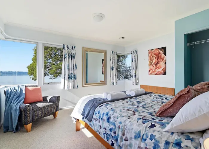 Shore Haven - Lakefront Pool Sleeps 8 Rotorua
