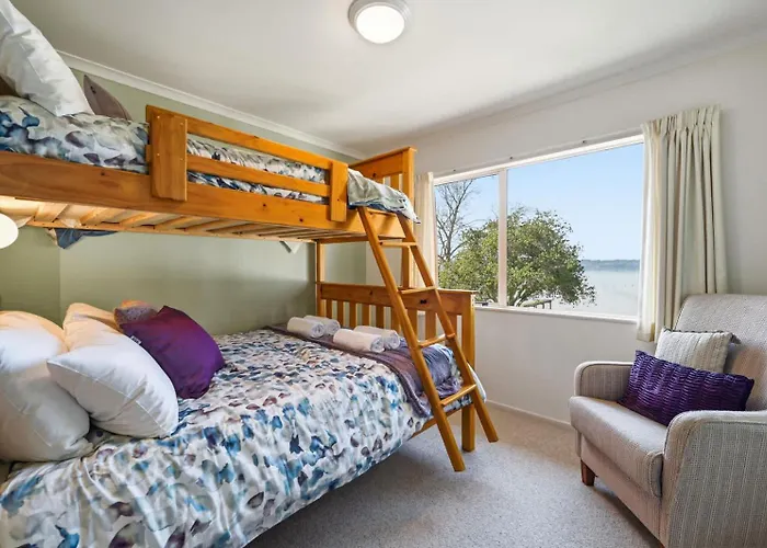Shore Haven - Lakefront Pool Sleeps 8 Holiday home Rotorua