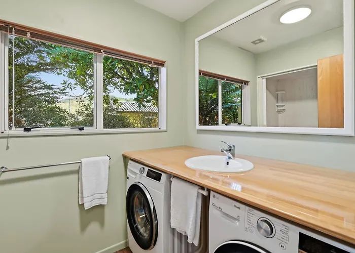 Shore Haven - Lakefront Pool Sleeps 8 Holiday home