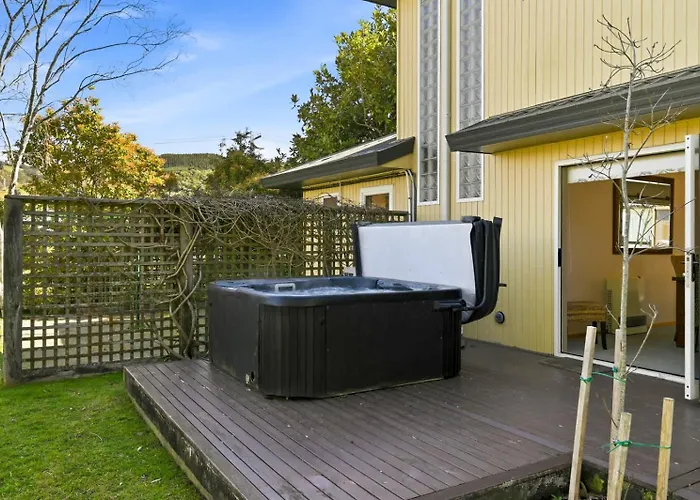 Shore Haven - Lakefront Pool Sleeps 8 Holiday home Rotorua