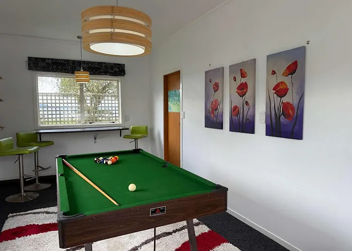 Holiday home Shore Haven - Lakefront Pool Sleeps 8